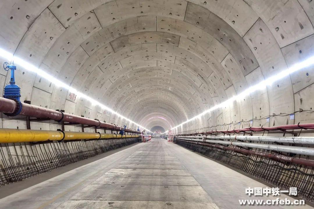 大连地铁5号线跨海大盾构成型隧道